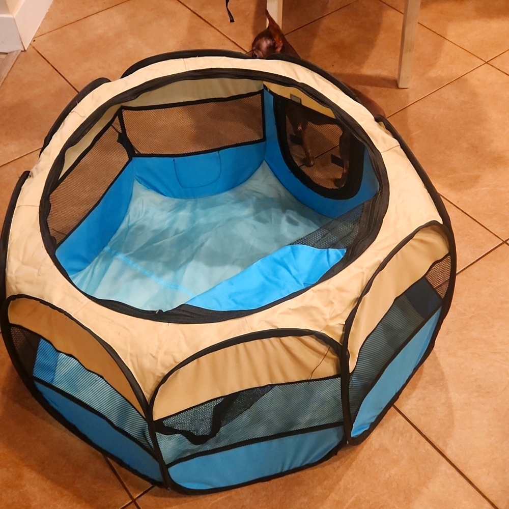 Collapsible small pet playpen
